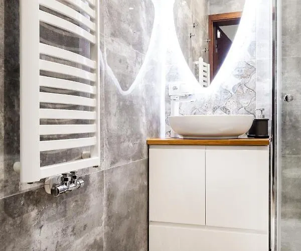 Househost Apartment:bracka 3/15b *